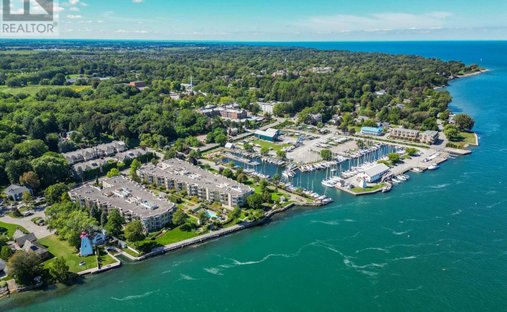Condo in Niagara-on-the-Lake, Ontario, Canada 1