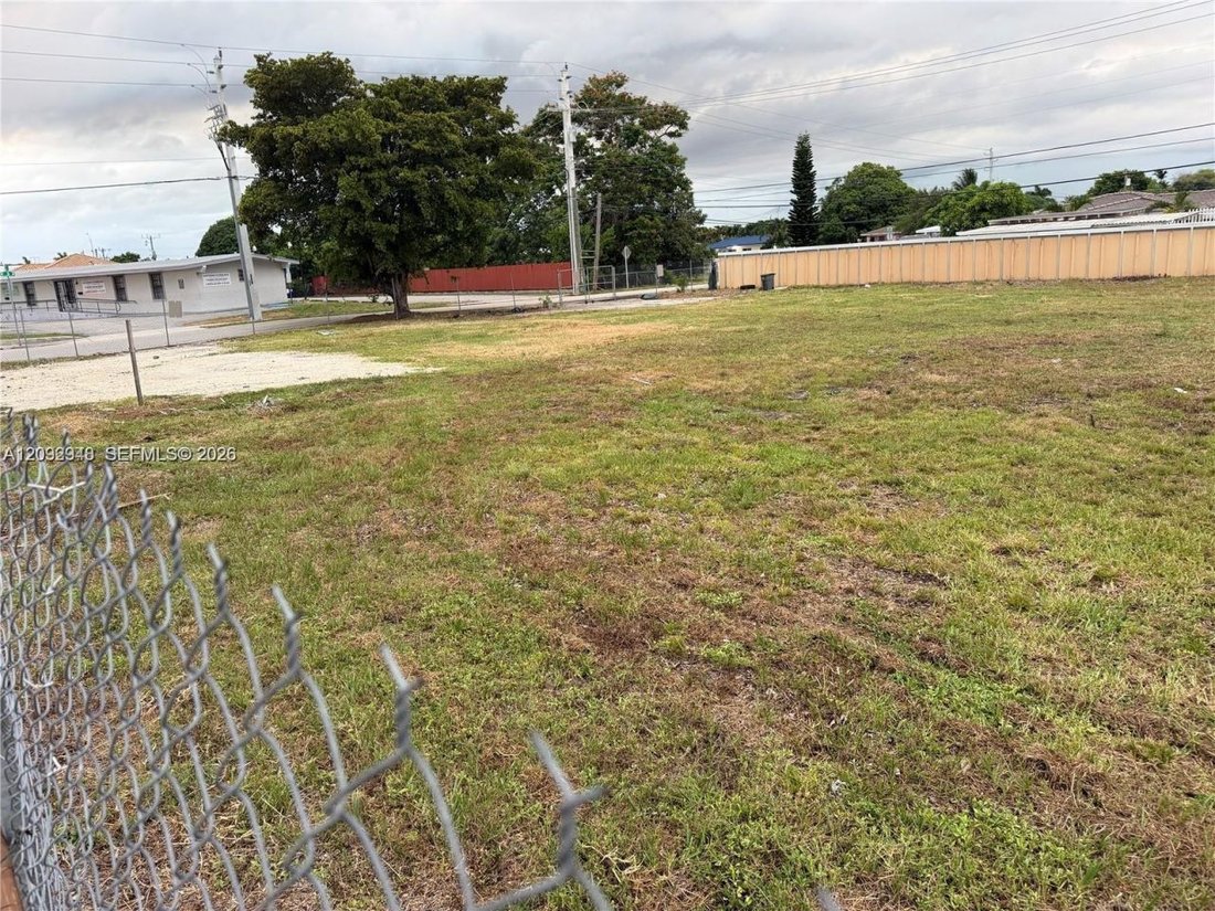Land in Hialeah, Florida, United States 4 - 18936305