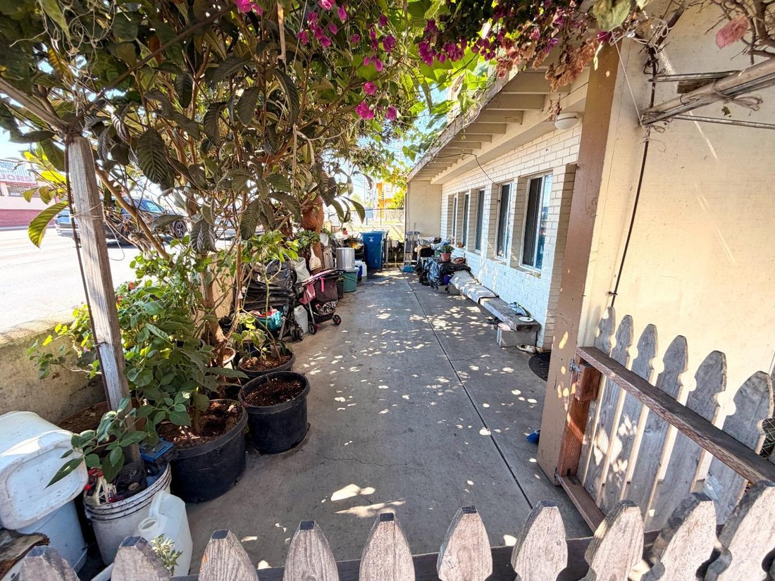 Salinas, California, United States 5 - 18933940