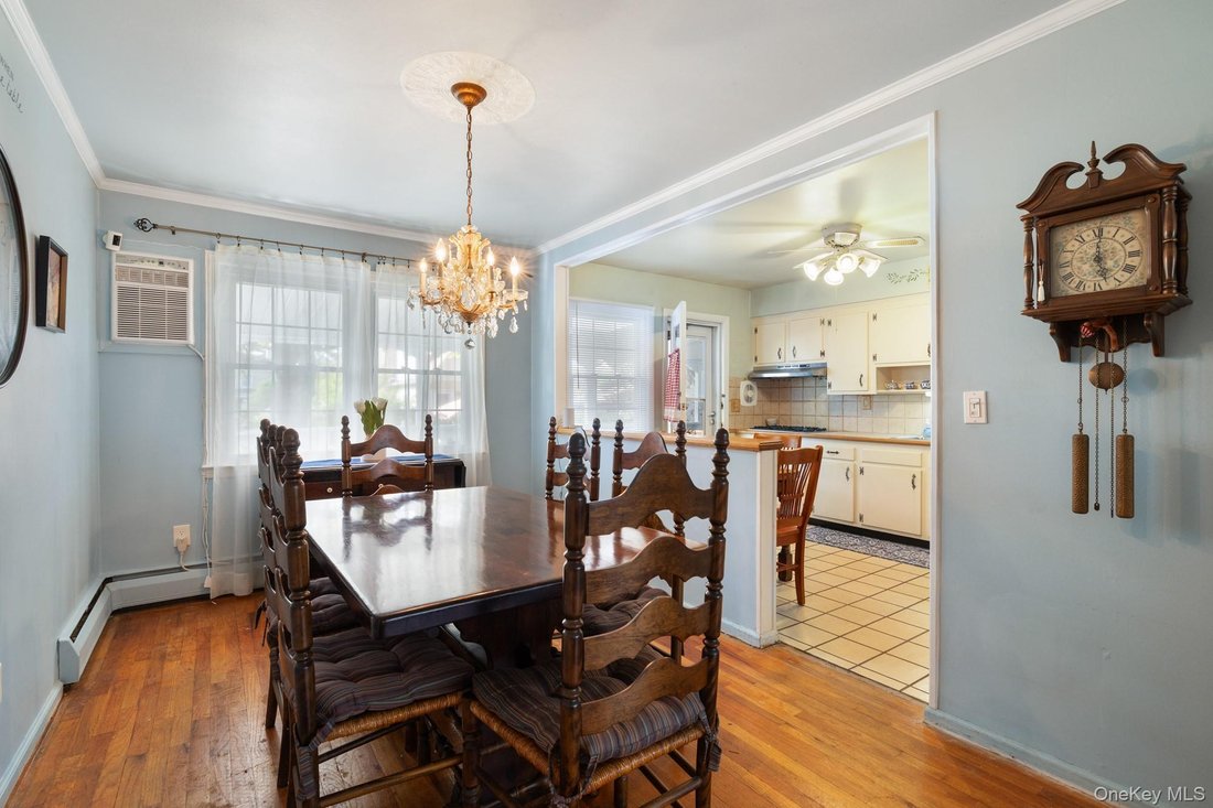House in West Babylon, New York, United States 5 - 18935606