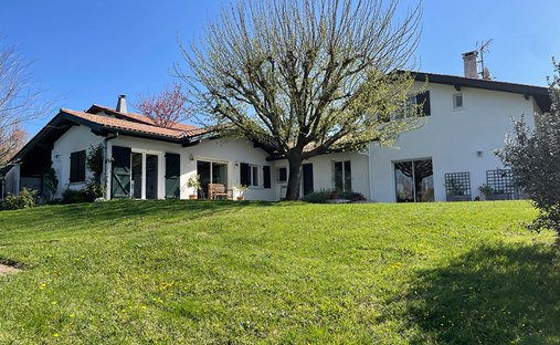 Villa in Ustaritz, Nouvelle-Aquitaine, France 1
