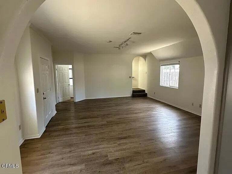 Thousand Oaks, California, United States 4 - 18934680