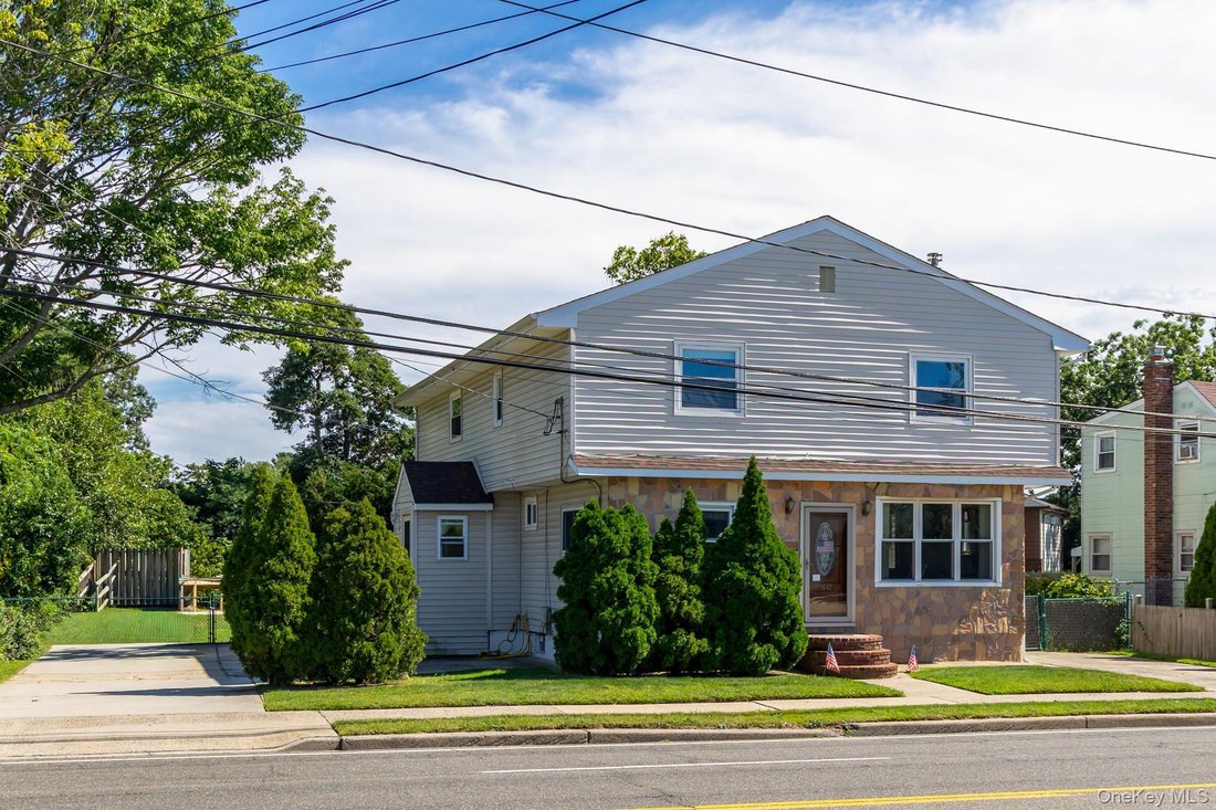 House in Lindenhurst, New York, United States 1 - 18935599
