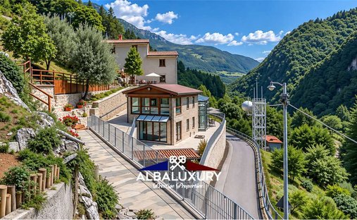 Villa in Fabbriche di Vergemoli, Tuscany, Italy 1
