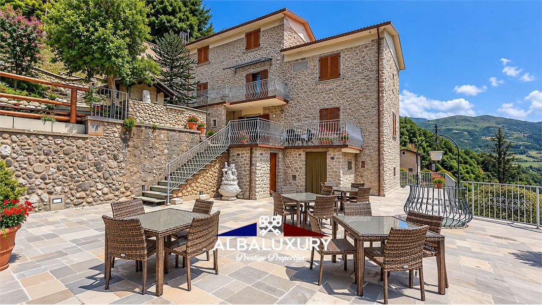 Villa in Fabbriche di Vergemoli, Tuscany, Italy 4 - 16726169