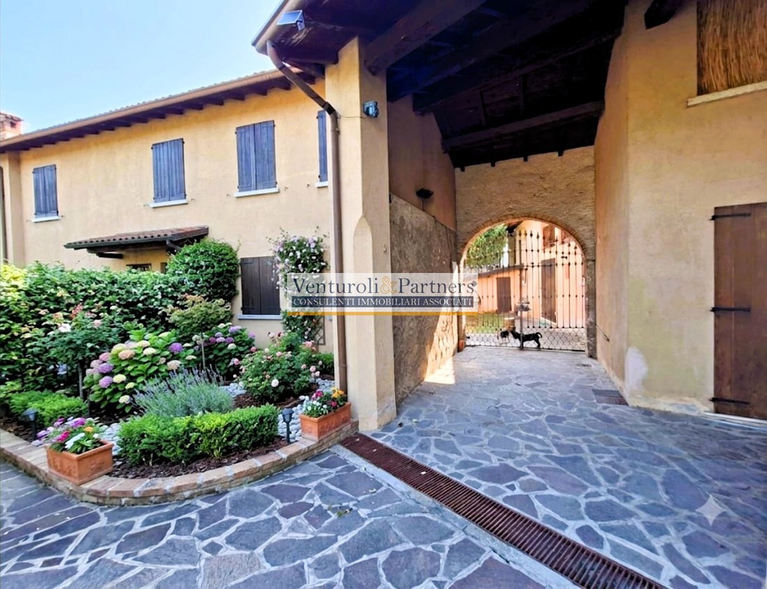 House in San Felice del Benaco, Lombardy, Italy 1 - 18578261
