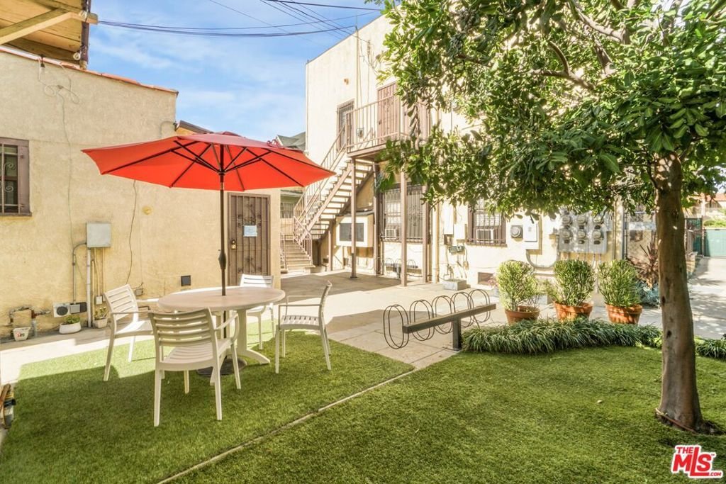 Los Angeles, California, United States 3 - 18933767