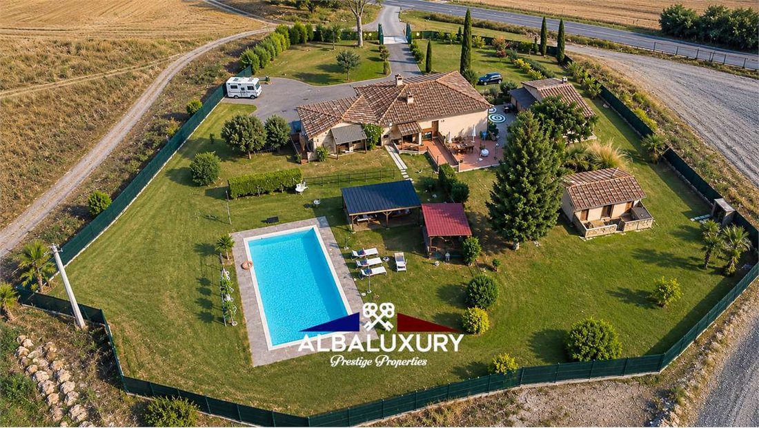 Villa in San Casciano dei Bagni, Tuscany, Italy 1 - 15347270