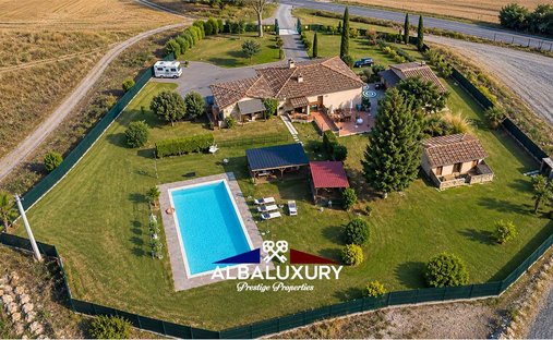 Villa in San Casciano dei Bagni, Tuscany, Italy 1