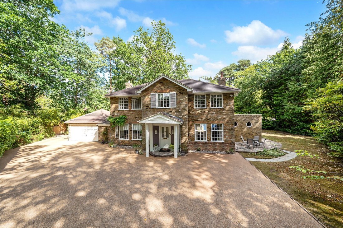 House in Hook Heath, Woking, England 1 - 18933941
