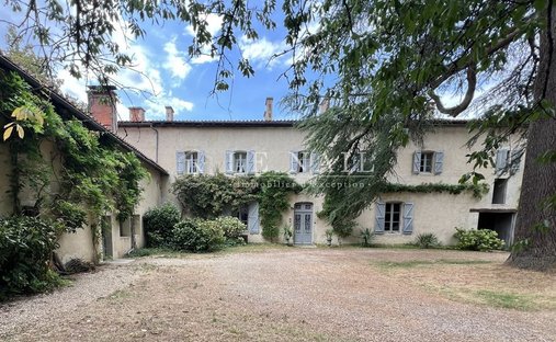Estate in Saint Ausone-Saint Martin-Saint Gelais, Angoulême, France 1
