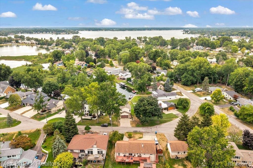 House in Sylvan Lake, Michigan, United States 3 - 18935007