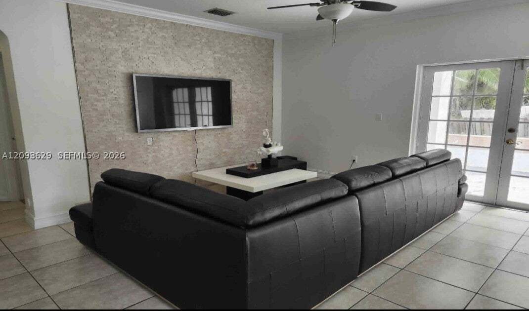 House in Hialeah, Florida, United States 5 - 18934316