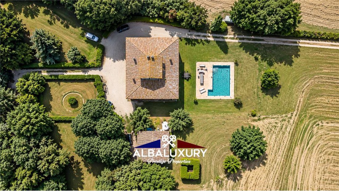 Villa in San Lorenzo Nuovo, Lazio, Italy 1 - 15543318