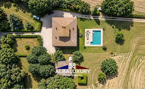 Villa in San Lorenzo Nuovo, Lazio, Italy 1