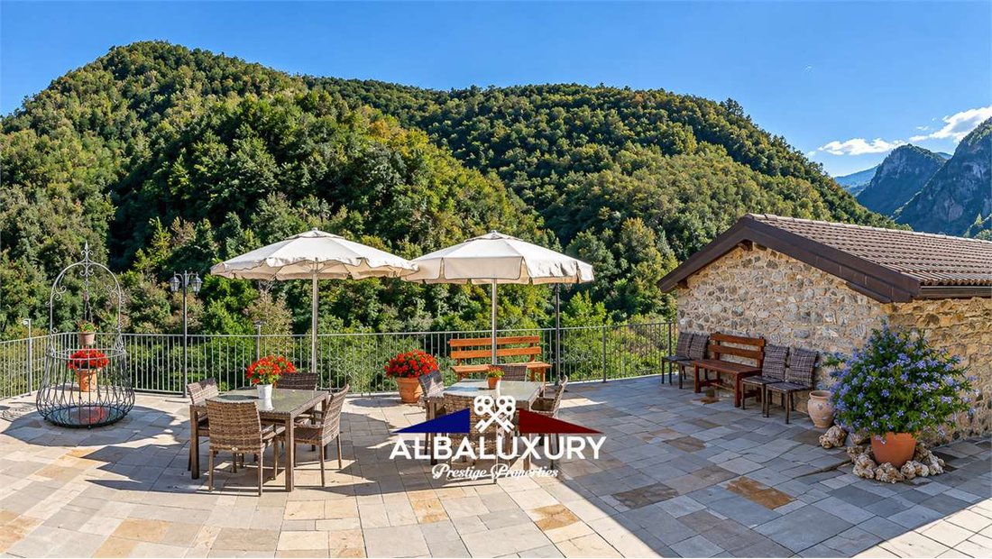 Villa in Fabbriche di Vergemoli, Tuscany, Italy 3 - 16726169