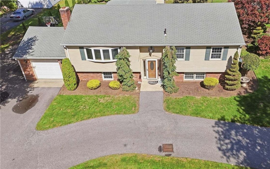 House in Johnston, Rhode Island, United States 2 - 18933815