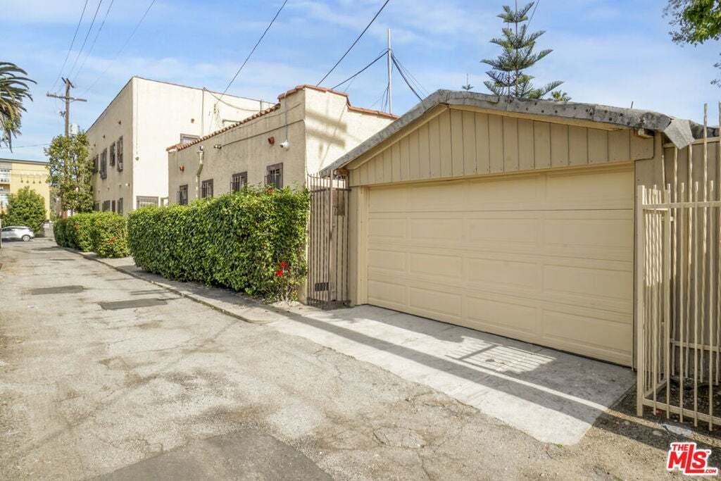 Los Angeles, California, United States 5 - 18933767