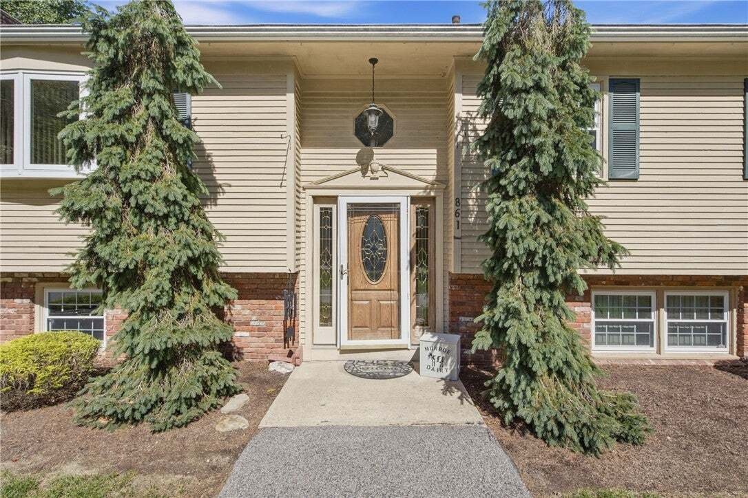 House in Johnston, Rhode Island, United States 3 - 18933815