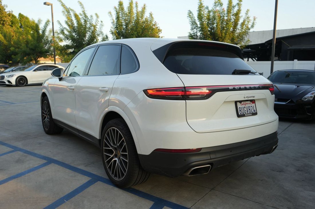 Suv in San Gabriel, CA, United States 5 - 18932325