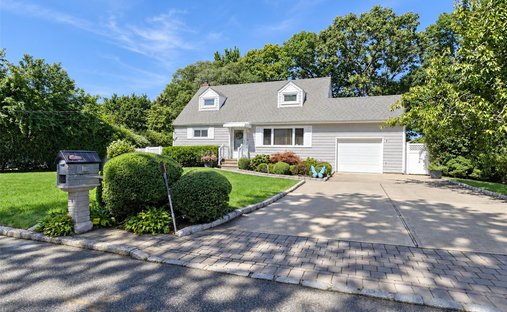 House in Coram, New York, United States 1