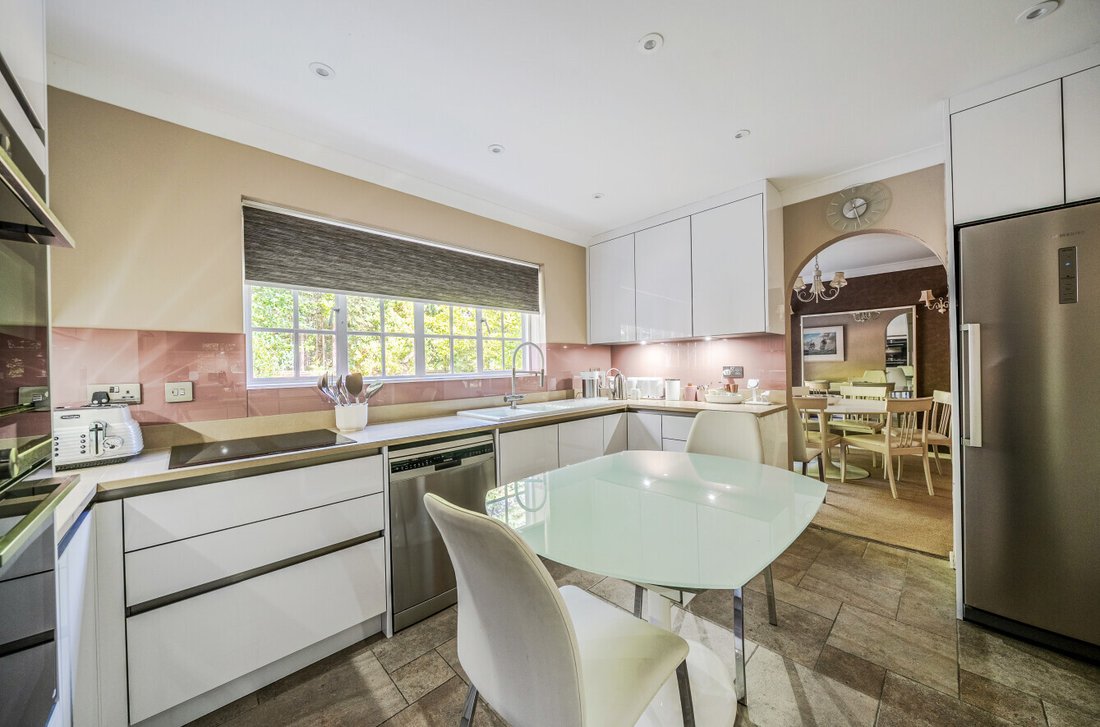 House in Hook Heath, Woking, England 4 - 18933941