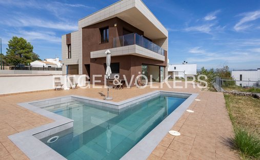 House in Sant Esteve Sesrovires, Catalonia, Spain 1