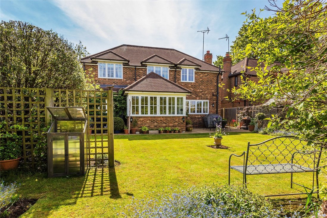 House in Horsell, Woking, England 2 - 18934007