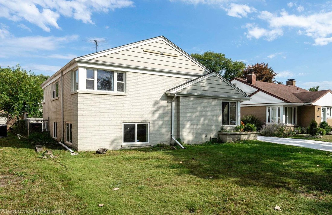 House in Lincolnwood, Illinois, United States 3 - 18934920