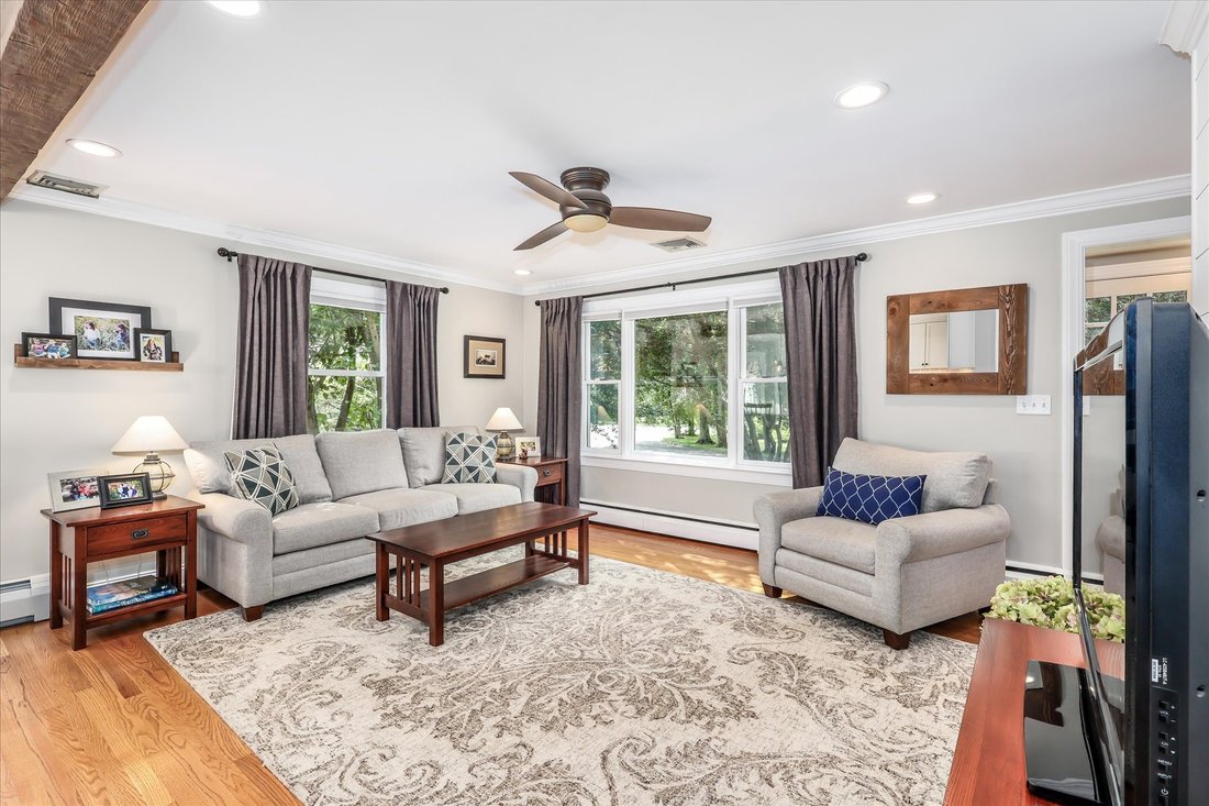 House in Trumbull, Connecticut, United States 4 - 18932122