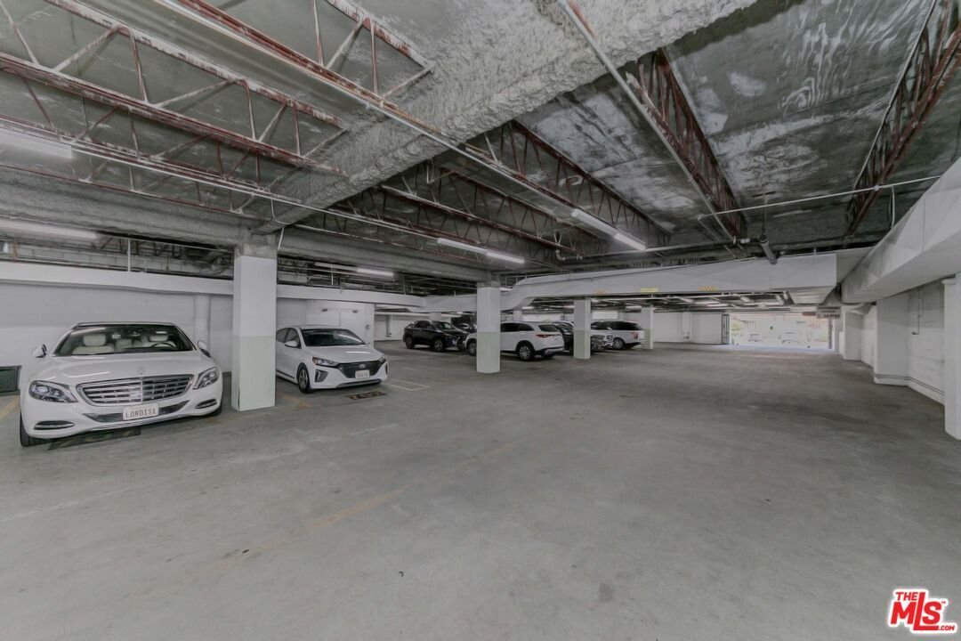 Condo in Los Angeles, California, United States 5 - 18934453