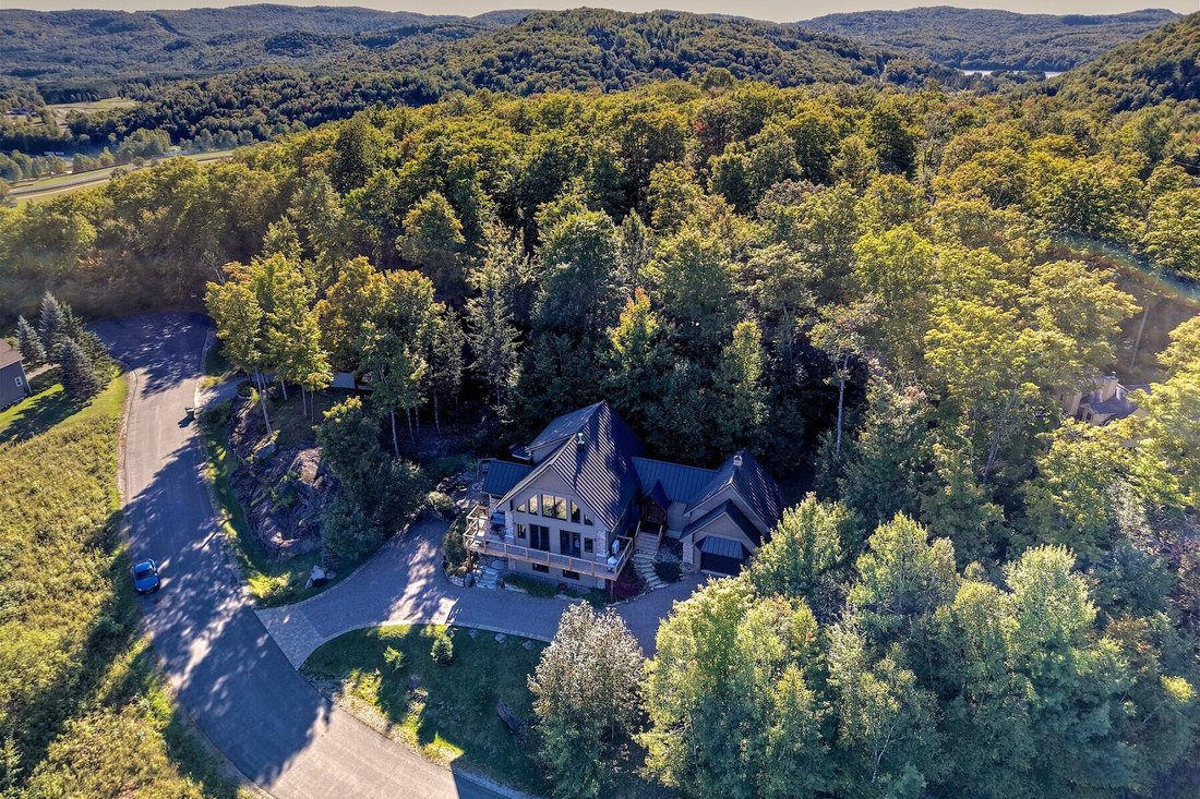 House in Mont-Tremblant, Quebec, Canada 2 - 18935221