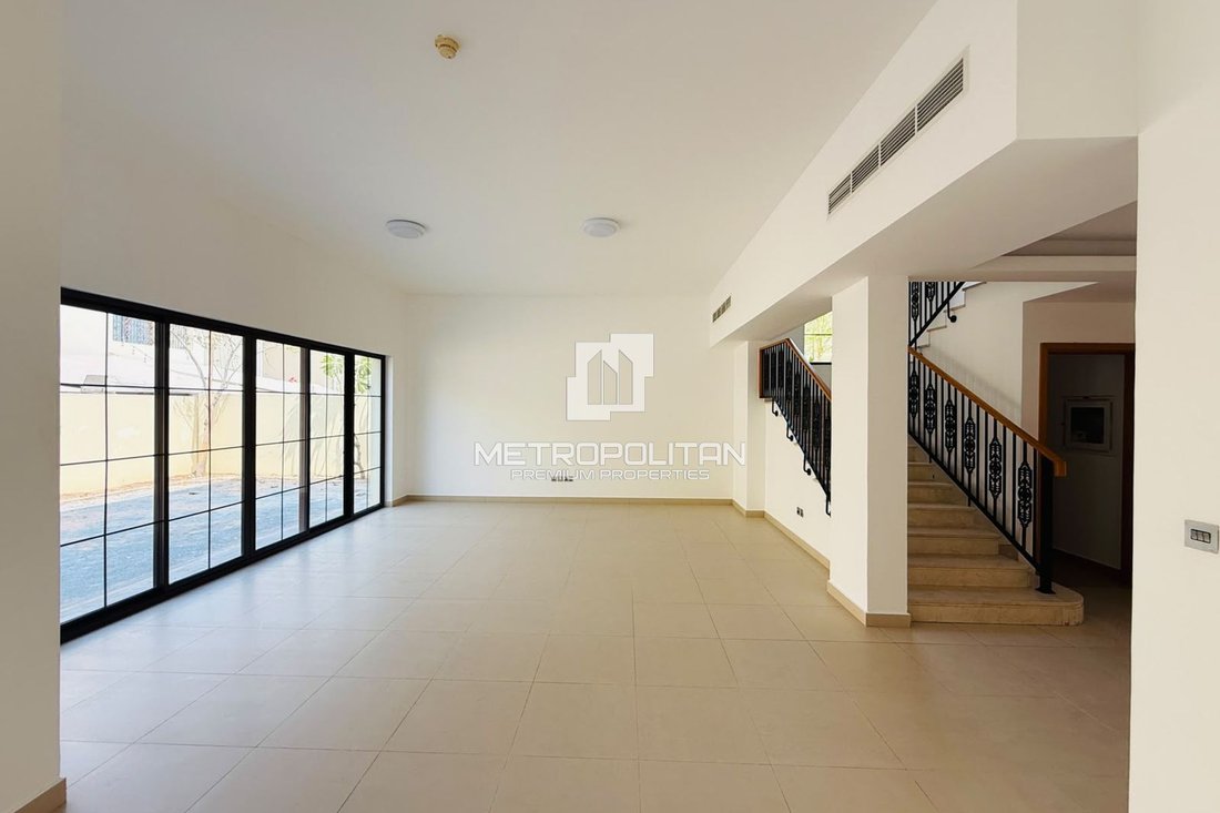Villa in Nad Al Sheba, Dubai, United Arab Emirates 2 - 18932056