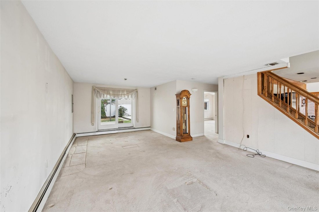 House in Levittown, New York, United States 5 - 18934810