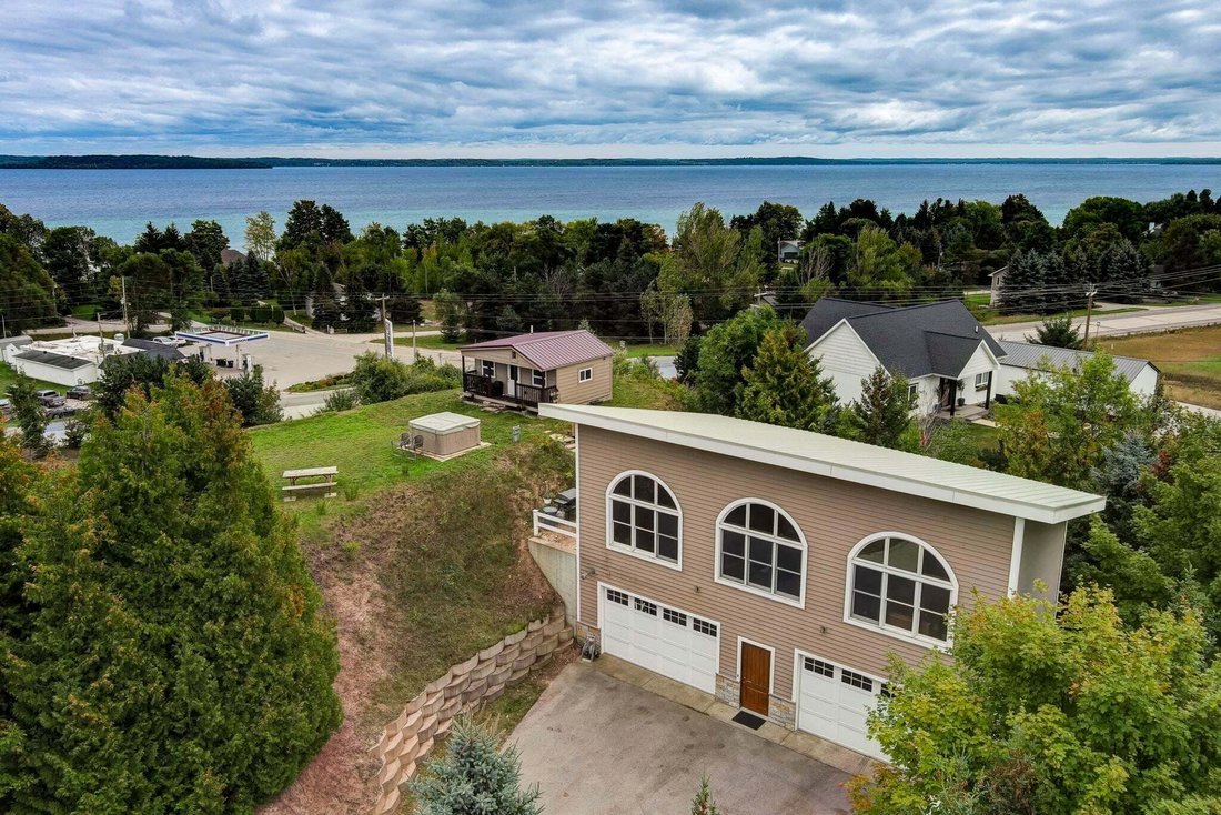 House in Suttons Bay, Michigan, United States 1 - 18935049