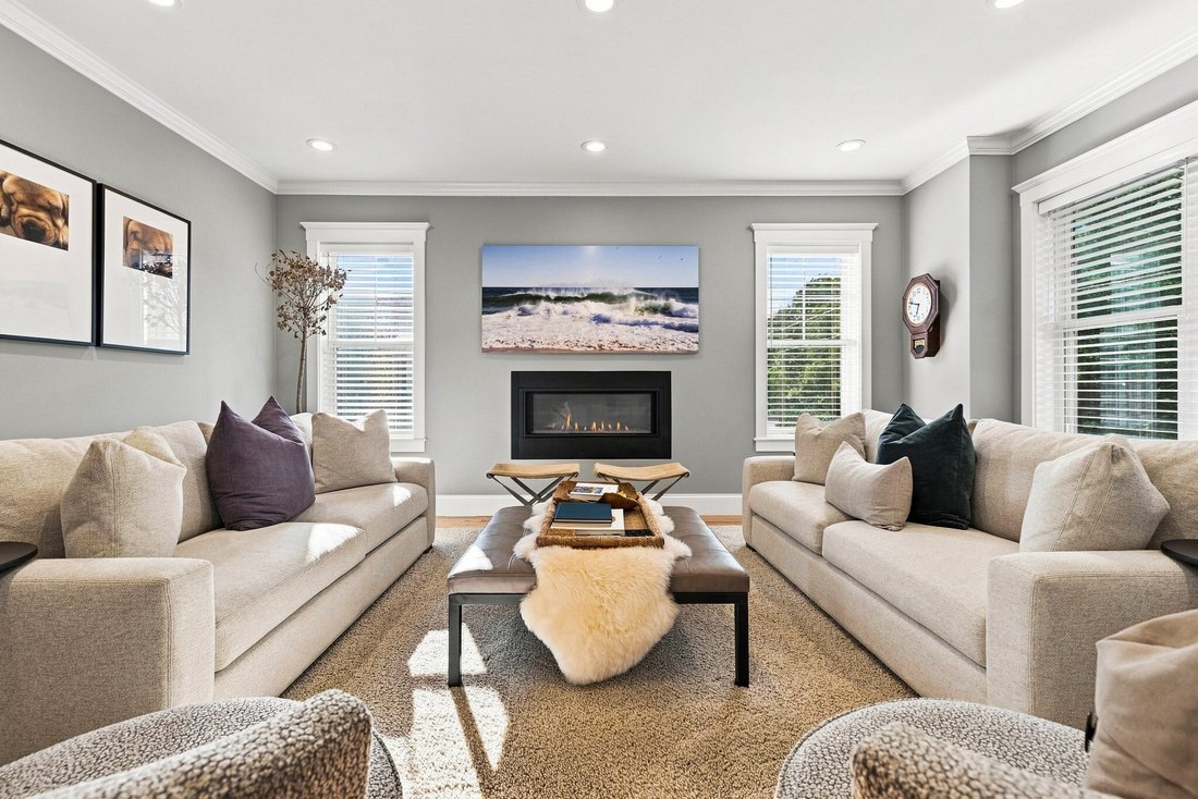 Condo in Waltham, Massachusetts, United States 3 - 18935042