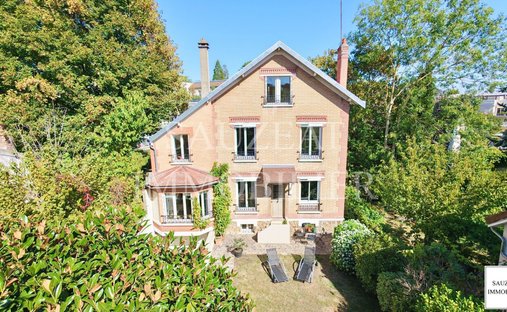 House in Houssières, Châtenay-Malabry, France 1