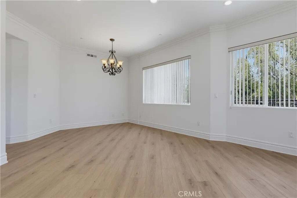 Condo in Burbank, California, United States 5 - 18483157