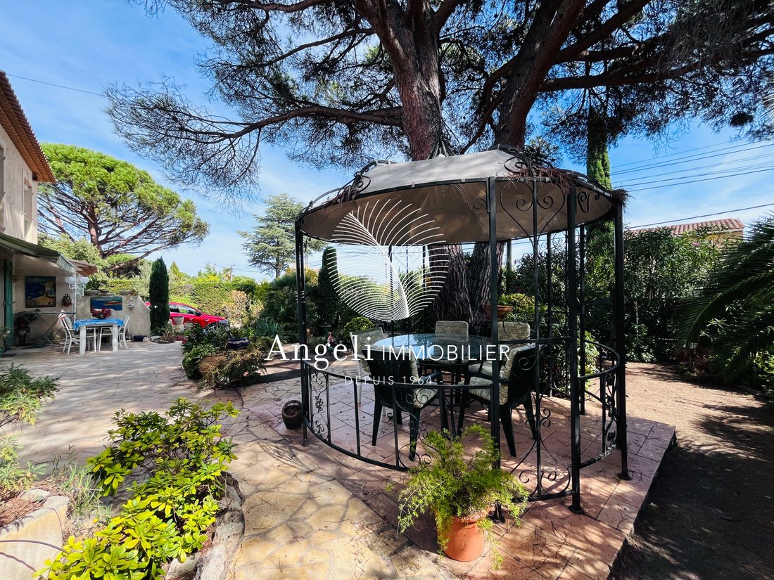 Villa in Frejus, Provence-Alpes-Côte d'Azur, France 2 - 18935254