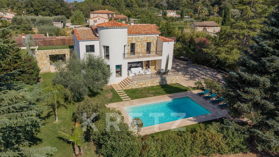 Villa in Châteauneuf-Grasse, Provence-Alpes-Côte d'Azur, France 1 - 18935746