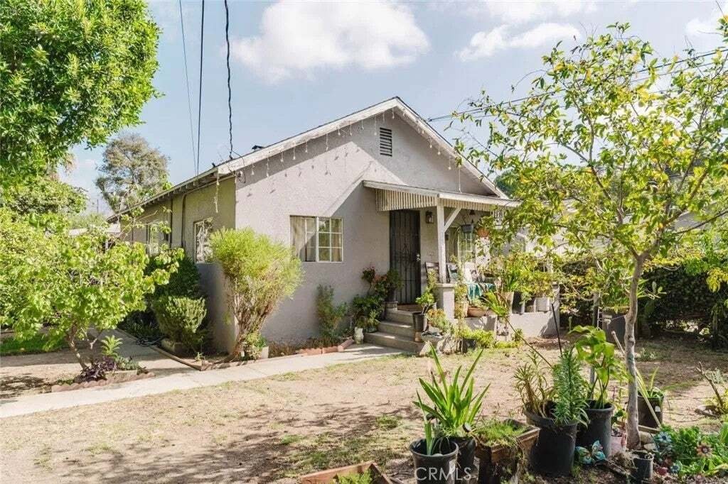 Altadena, California, United States 1 - 18934665