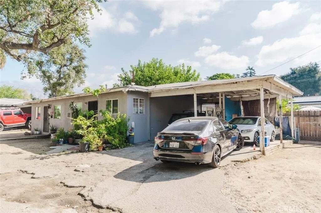 Altadena, California, United States 4 - 18934665