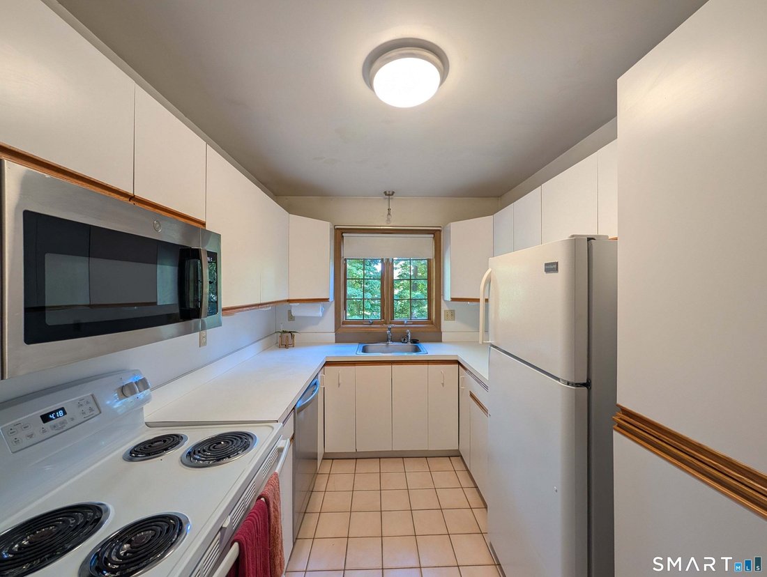 House in Shelton, Connecticut, United States 5 - 18933558