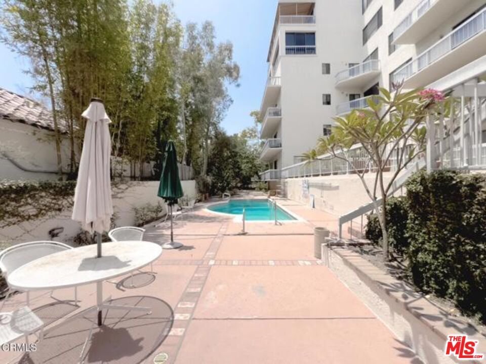 Condo in Los Angeles, California, United States 3 - 18934453