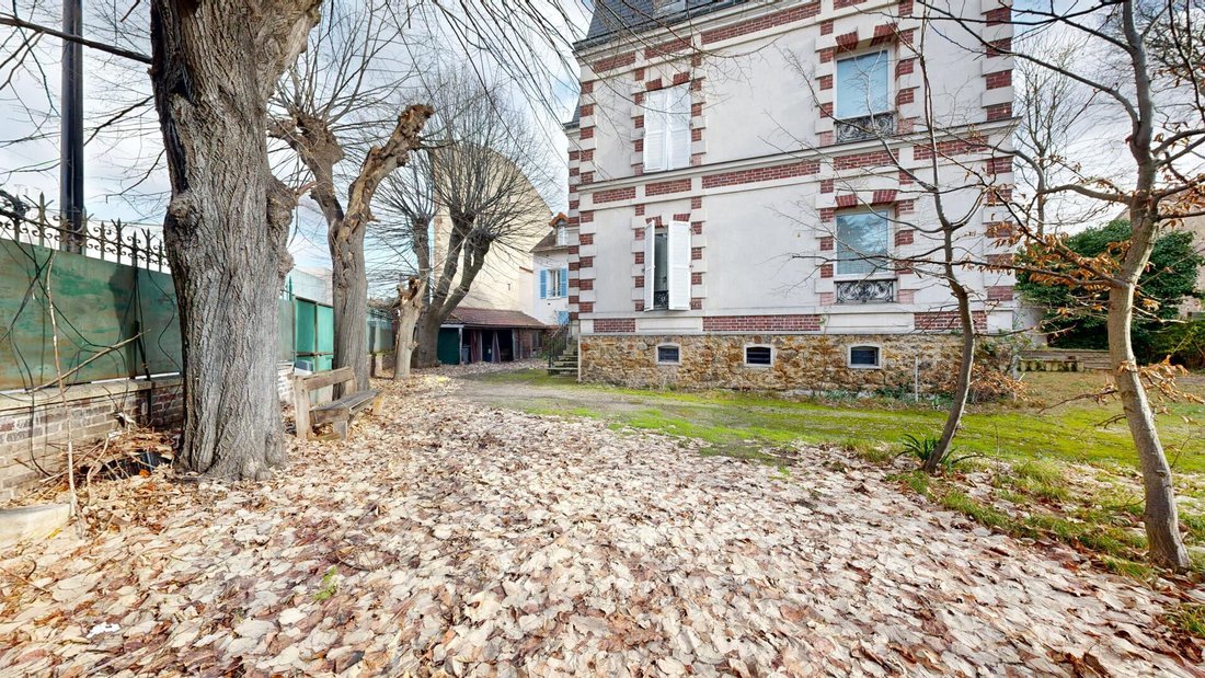 Villa in Centre, Nanterre, France 2 - 18932702