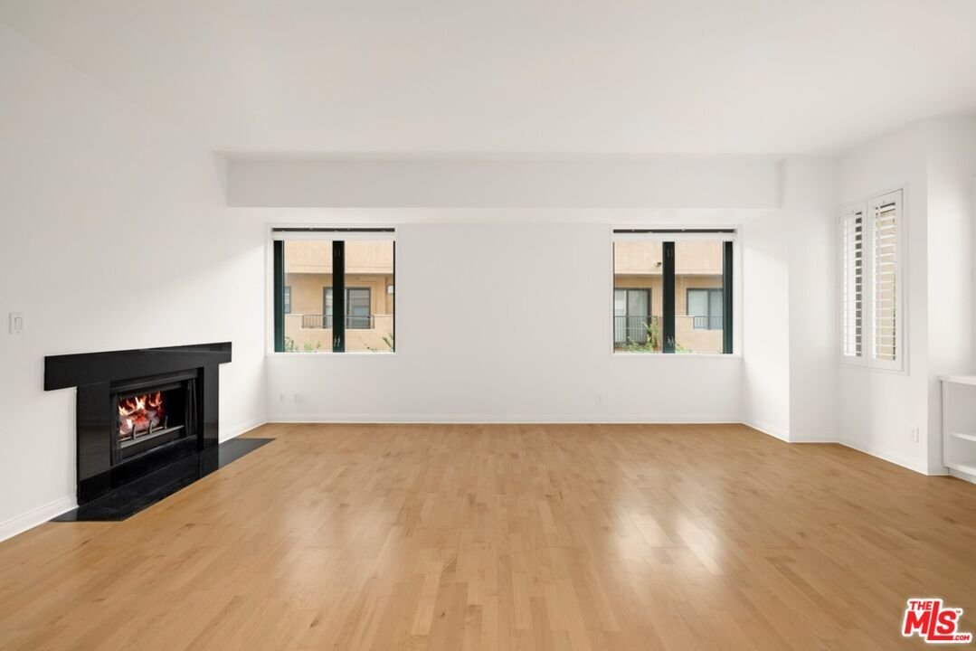 Los Angeles, California, United States 3 - 18935098