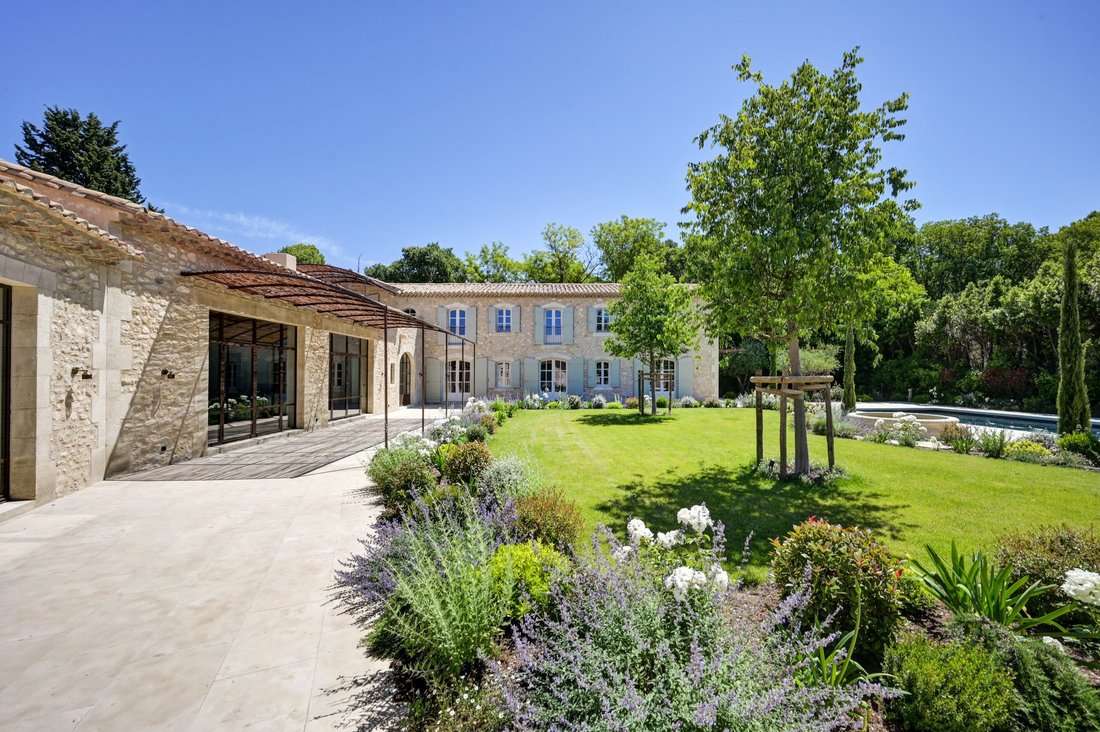 Casa en Saint-Remy-de-Provence, Provenza-Alpes-Costa Azul, Francia 2 - 15362606