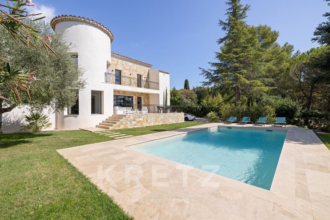 Villa in Châteauneuf-Grasse, Provence-Alpes-Côte d'Azur, France 2 - 18935746