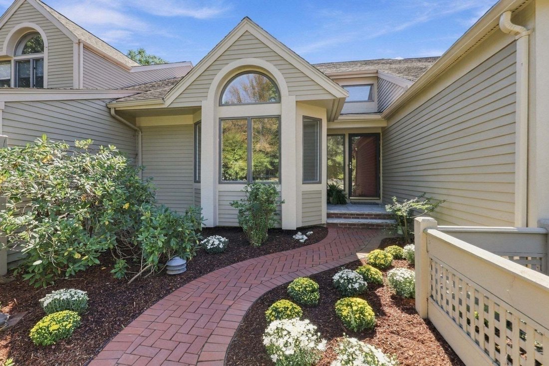 Condo in Winchester, Massachusetts, United States 1 - 18932815