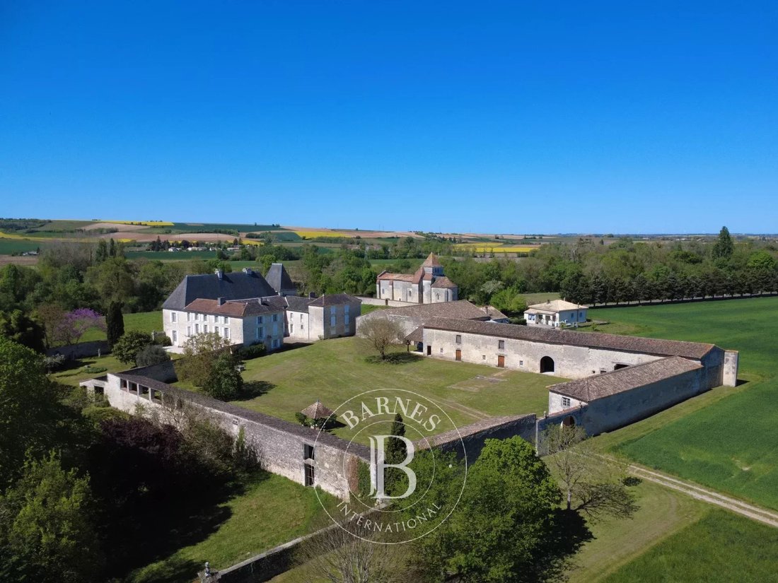 Château à Balzac, Nouvelle-Aquitaine, France 1 - 18929080